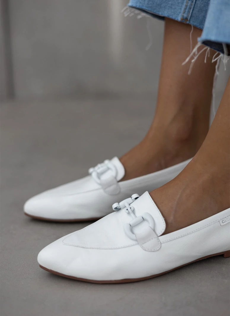 Loafers δερμάτινα μυτερά CARMELA 160472 - Λευκό