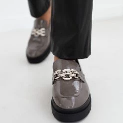 Loafers λουστρίνι με αλυσίδα Tfp - Γκρι