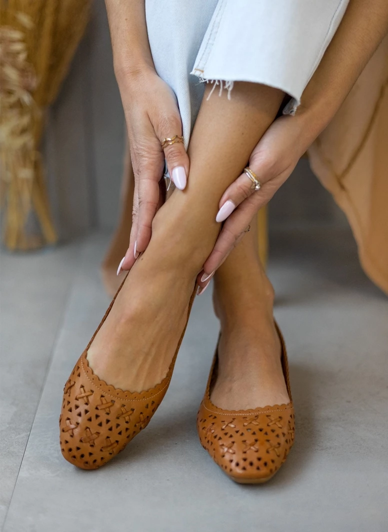 Μπαλαρίνες δερμάτινες CARMELA 160673 - Κάμελ