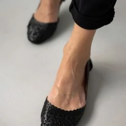 Μπαλαρίνες δερμάτινες με διάτρητο σχέδιο Carmela 160672 - Μαύρο