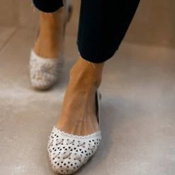 Μπαλαρίνες δερμάτινες με διάτρητο σχέδιο Carmela 160672 - Πάγου