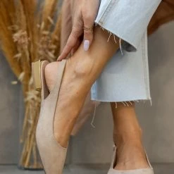 Xti Footwear Μπαλαρίνες Suede με μεταλλικό τακούνι Xti 141065 - Μπεζ