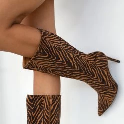 The Fashion Project Μπότες μυτερές Suede με λεπτό τακούνι - Καφέ