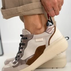 Sneakers δερμάτινα Carmela 160263 - Πάγου