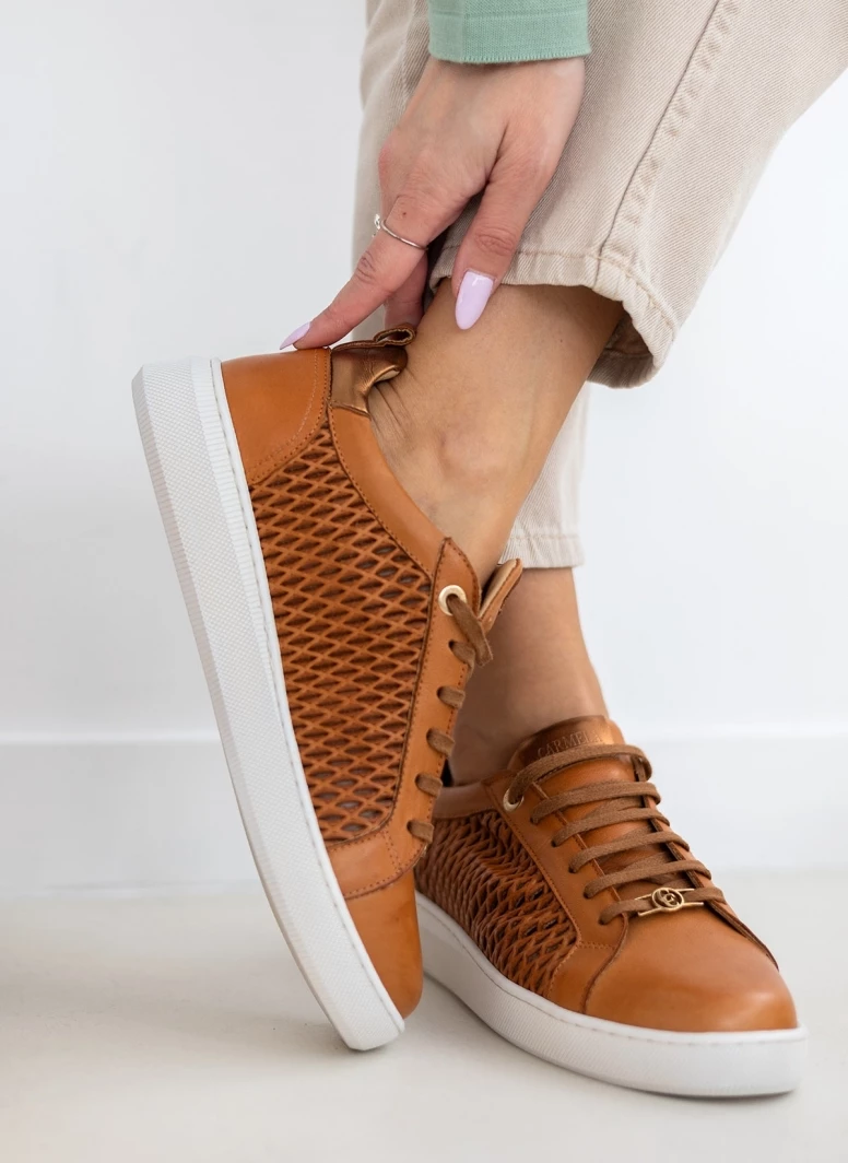 Sneakers δερμάτινα με διάτρητο σχέδιο Carmela 160797 - Κάμελ - Image 7
