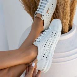 Sneakers δερμάτινα με διάτρητο σχέδιο Carmela 68568 - Λευκό