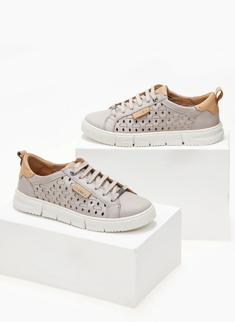 Sneakers δερμάτινα με διάτρητο σχέδιο Carmela 68568 - Πάγου - Image 6