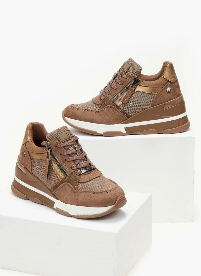 Xti Footwear Sneakers Wedges με Glitter ύφασμα Xti 140060 - Τάουπε - Image 5