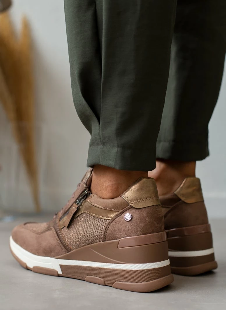 Xti Footwear Sneakers Wedges με Glitter ύφασμα Xti 140060 - Τάουπε - Image 7